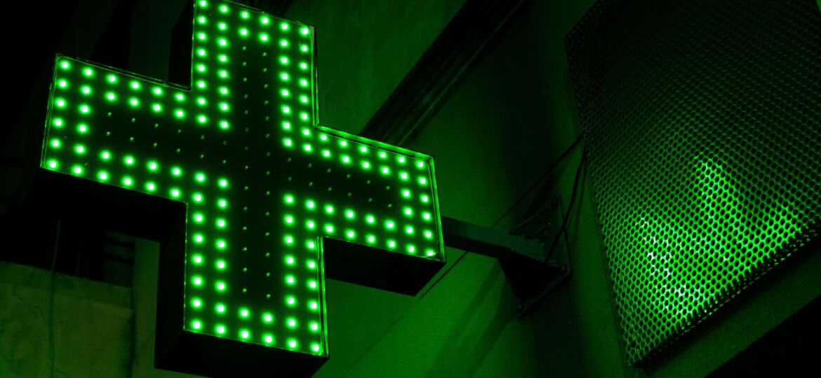 pharmacy symbol green cross